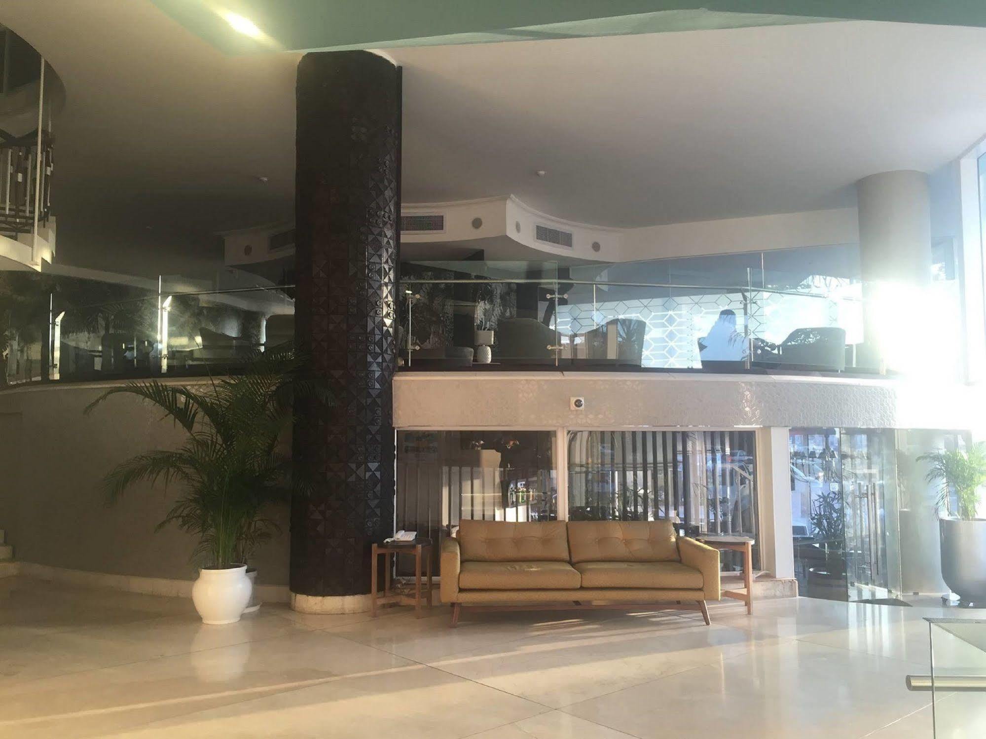 Blue Waters Hotel Durban Kültér fotó "The building is a modern structure that is located in the city of Tunis."